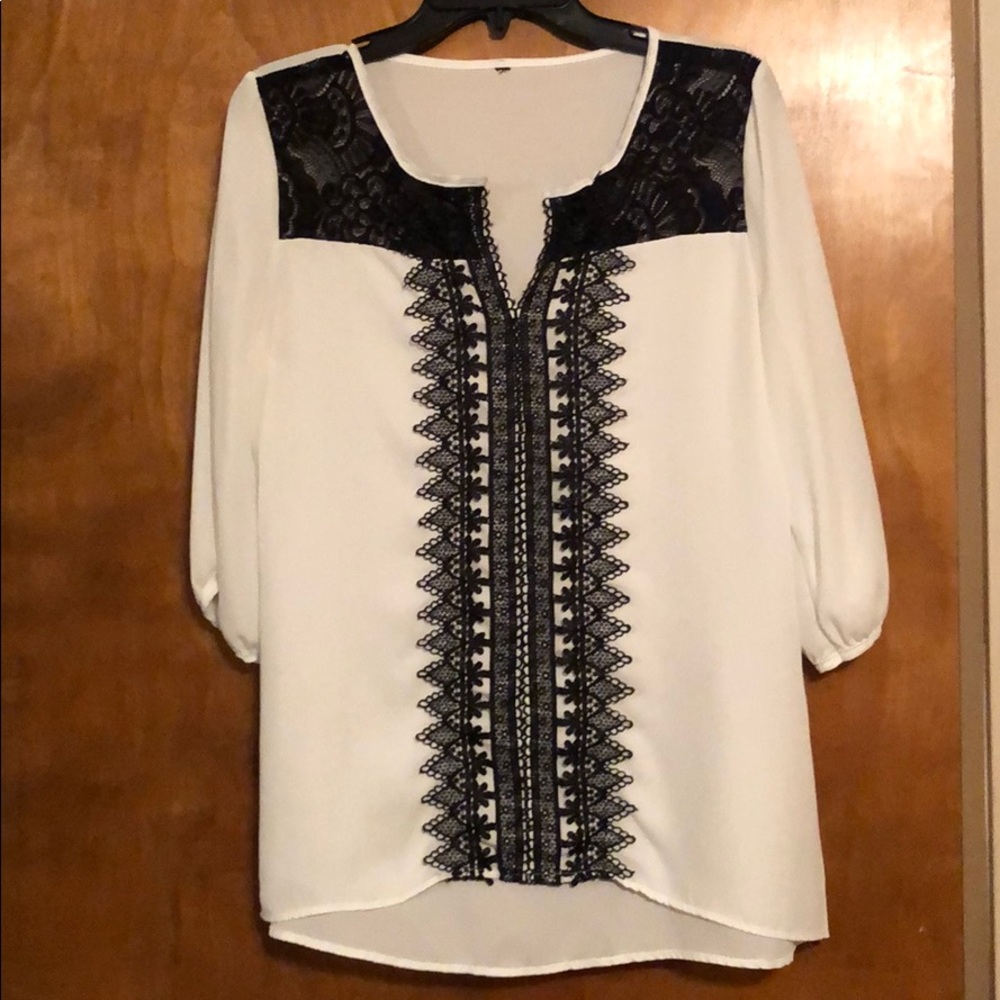 Black and white 3/4 sleeve blouse